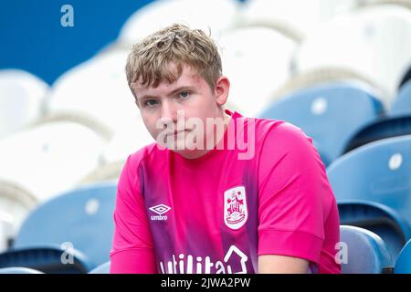 Huddersfield, Großbritannien. 04. September 2022. Fan von Huddersfield Town während des Sky Bet Championship-Spiels Huddersfield Town gegen Blackpool im John Smith's Stadium, Huddersfield, Großbritannien, 4.. September 2022 (Foto von Ben Early/News Images) in Huddersfield, Großbritannien am 9/4/2022. (Foto von Ben Early/News Images/Sipa USA) Quelle: SIPA USA/Alamy Live News Stockfoto