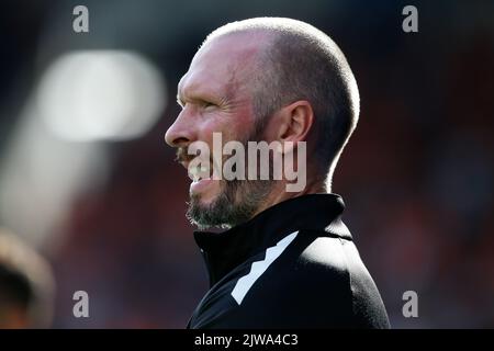 Huddersfield, Großbritannien. 04. September 2022. Michael Appleton Manager von Blackpool während des Sky Bet Championship-Spiels Huddersfield Town gegen Blackpool im John Smith's Stadium, Huddersfield, Großbritannien, 4.. September 2022 (Foto von Ben Early/News Images) in Huddersfield, Großbritannien am 9/4/2022. (Foto von Ben Early/News Images/Sipa USA) Quelle: SIPA USA/Alamy Live News Stockfoto