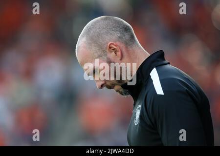 Huddersfield, Großbritannien. 04. September 2022. Michael Appleton Manager von Blackpool während des Sky Bet Championship-Spiels Huddersfield Town gegen Blackpool im John Smith's Stadium, Huddersfield, Großbritannien, 4.. September 2022 (Foto von Ben Early/News Images) in Huddersfield, Großbritannien am 9/4/2022. (Foto von Ben Early/News Images/Sipa USA) Quelle: SIPA USA/Alamy Live News Stockfoto