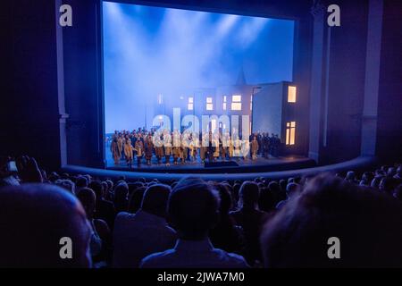 Vorhang auf bei Wagners The Flying Dutchman, Bayreuther Opernfestspiele 2022, Bayern, Deutschland Stockfoto