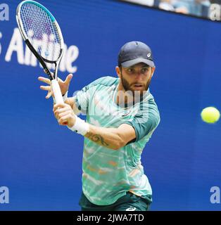 New York, Gbr. 04. September 2022. New York Flushing Meadows US Open Day 7 04/09/2022 Cotentin Moutet (FRA) verliert vierte Runde Kredit: Roger Parker/Alamy Live News Stockfoto