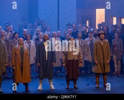 Vorhang auf bei Wagners The Flying Dutchman, Bayreuther Opernfestspiele 2022, Bayern, Deutschland Stockfoto