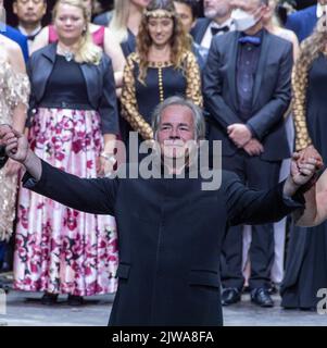 Dirigent Christoph Meier, Vorhanggespräch bei Wagners Tannhauser, Bayreuther Opernfestspiele 2022, Bayern, Deutschland Stockfoto