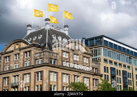 Eine allgemeine Ansicht des Kaufhauses De Bijenkorf in Amsterdam, Holland. Stockfoto
