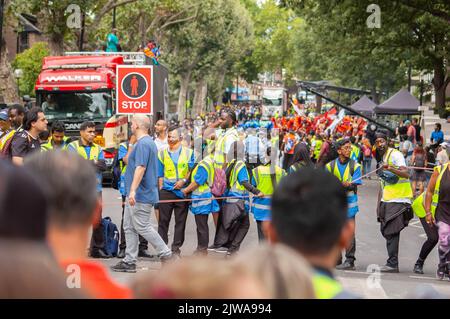 NOTTING HILL, LONDON, ENGLAND- 29. August 2022: Marshalls am zweiten Tag des Notting Hill Carnival 2022 Stockfoto