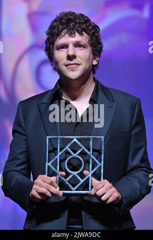 Jesse Eisenberg nimmt am 4. September 2022 an der Vorführung von When You Finish Saving the World während des Deauville American Film Festival 48. in Deauville, Frankreich, Teil. Foto von Julien Reynaud/APS-Medias/ABACAPRESS.COM Stockfoto