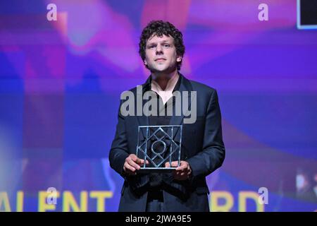 Jesse Eisenberg nimmt am 4. September 2022 an der Vorführung von When You Finish Saving the World während des Deauville American Film Festival 48. in Deauville, Frankreich, Teil. Foto von Julien Reynaud/APS-Medias/ABACAPRESS.COM Stockfoto