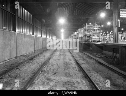 Innenraum des Warenschuhs von Van Gend & Loos am N.S. Bahnhof Nijmegen. Stockfoto