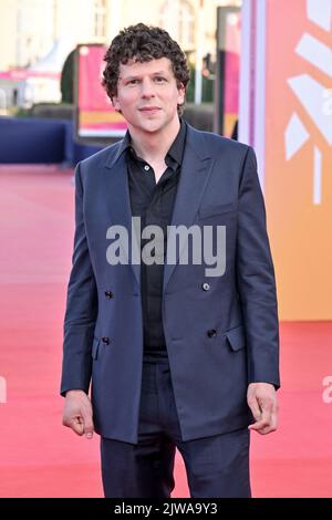 Jesse Eisenberg nimmt am 4. September 2022 an der Vorführung von When You Finish Saving the World während des Deauville American Film Festival 48. in Deauville, Frankreich, Teil. Foto von Julien Reynaud/APS-Medias/ABACAPRESS.COM Stockfoto