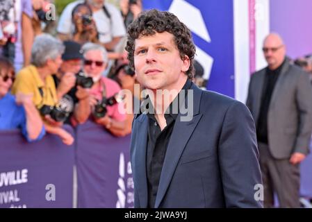 Jesse Eisenberg nimmt am 4. September 2022 an der Vorführung von When You Finish Saving the World während des Deauville American Film Festival 48. in Deauville, Frankreich, Teil. Foto von Julien Reynaud/APS-Medias/ABACAPRESS.COM Stockfoto