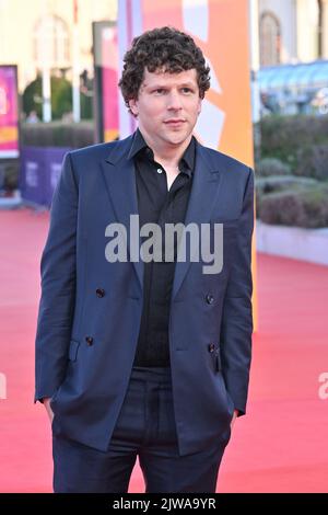 Jesse Eisenberg nimmt am 4. September 2022 an der Vorführung von When You Finish Saving the World während des Deauville American Film Festival 48. in Deauville, Frankreich, Teil. Foto von Julien Reynaud/APS-Medias/ABACAPRESS.COM Stockfoto