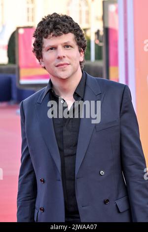 Jesse Eisenberg nimmt am 4. September 2022 an der Vorführung von When You Finish Saving the World während des Deauville American Film Festival 48. in Deauville, Frankreich, Teil. Foto von Julien Reynaud/APS-Medias/ABACAPRESS.COM Stockfoto