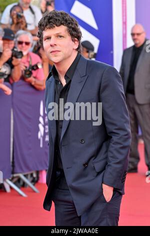 Jesse Eisenberg nimmt am 4. September 2022 an der Vorführung von When You Finish Saving the World während des Deauville American Film Festival 48. in Deauville, Frankreich, Teil. Foto von Julien Reynaud/APS-Medias/ABACAPRESS.COM Stockfoto