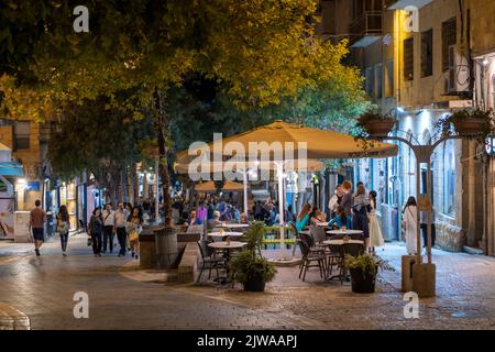 Nachtszene in der Ben Yehuda Fußgängerzone, West Jerusalem, Israel Stockfoto