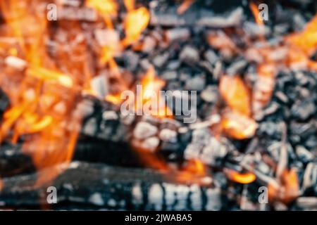 Feuer Lagerfeuer auf Kohlen Stockfoto