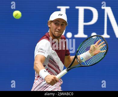 New York, Gbr. 04. September 2022. New York Flushing Meadows US Open Day 7 04/09/2022 Casper Ruud (NOR) gewinnt vierte Runde Kredit: Roger Parker/Alamy Live News Stockfoto