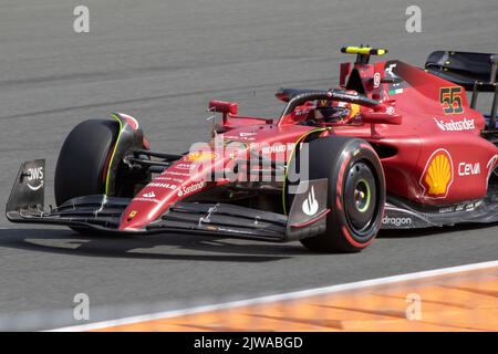 ZANDVOORT, NIEDERLANDE - SEPTEMBER 2: Carlos Sainz aus Spanien und Ferrari während des freien Trainings des Grand Prix der Niederlande F1 bei CI Stockfoto