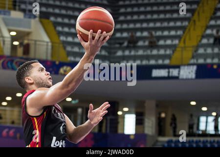 Emmanuel Lecomte von Belgien während des Spiels zwischen Spanien und den belgischen Löwen, Spiel drei von fünf in der Gruppe A bei der EuroBasket 2022, Sonntag, 04. September 2022, im Tbilisi Sports Palace, in Tiflis, Georgien. Die Basketball-Europameisterschaft findet vom 1. Bis 18. September statt. BELGA FOTO NIKOLA KRSTIC Stockfoto