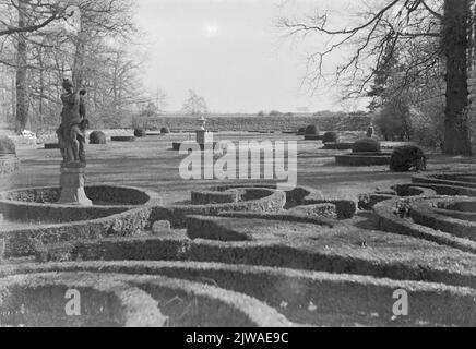 Blick in den Garten des Schlosses Amerongen (Drostestraat) in Amerongen. Stockfoto