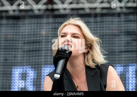 Bristol, Großbritannien. 4. September 2022. SELF ESTEEMführen Sie am 2. Tag beim Forwards Festival, Clifton Downs Park, Bristol 2022 durch. Kredit: Gary Stafford/Alamy Live Nachrichten Stockfoto