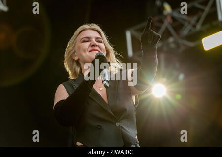 Bristol, Großbritannien. 4. September 2022. SELF ESTEEMführen Sie am 2. Tag beim Forwards Festival, Clifton Downs Park, Bristol 2022 durch. Kredit: Gary Stafford/Alamy Live Nachrichten Stockfoto