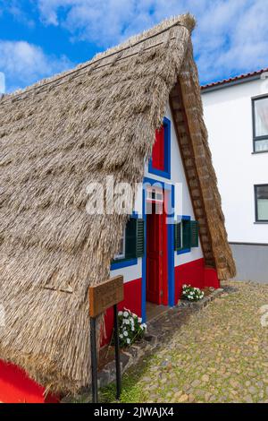 Traditionelles Haus in Santana, Madeira, Portugal Stockfoto
