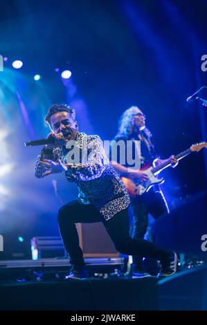 Die mexikanische Band Cafe Tacvba spielt live beim Vive Latino 2022 Music Festival in Zaragoza, Spanien Stockfoto