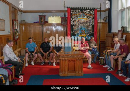 Einweihungszeremonie im Lehrlingszimmer in der Apprentice Boy's Memorial Hall, Derry, Londonderry, Nordirland. Stockfoto