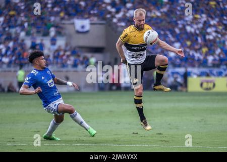 Belo Horizonte, Minas Gerais, Brasilien. 4. September 2022. Brasilianische Fußballmeisterschaft - zweite Division: Cruzeiro vs Criciuma. 4. September 2022, Belo Horizonte, Minas Gerais, Brasilien: Fußballspiel zwischen Cruzeiro und Criciuma, gültig für die Runde der brasilianischen Fußballmeisterschaft 28., die am Sonntag (4) im Mineirao-Stadion in Belo Horizonte, Minas Gerais, stattfand. Das Spiel endete in einem Unentschieden mit einem Wert von 1:1. Bild: Breno Babu/Thenews2 (Bild: © Breno Babu/TheNEWS2 via ZUMA Press Wire) Stockfoto