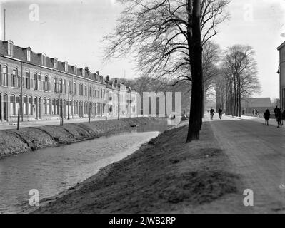 Gesicht im Vondellaan in Utrecht, von Südwesten; links ein paar Häuser auf der Roemer Visscherkade.n.b. Der Straßenname Roemer Visscherkade wurde 1931 in Vondellaan geändert. Stockfoto