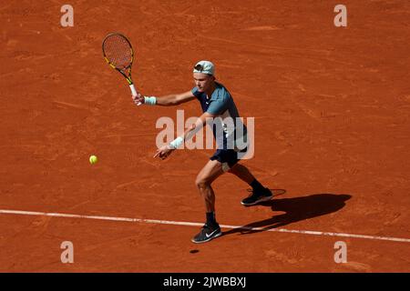 Der Tennisspieler Holger Rune aus Dänemark war in der 4. Runde gegen Stefanos Tsitsipas aus Griechenland mit Roland Garros 2022 in Aktion Stockfoto