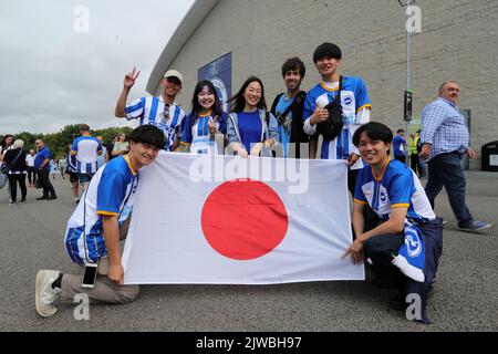 Fans, Fußballfans, Brighton-Fans von Kaoru Mitoma während des Premier League-Spiels zwischen Brighton und Hove Albion und Leicester City am 4. September 2022 im American Express Community Stadium, Brighton und Hove, England. Quelle: ProSportsImages/AFLO/Alamy Live News Stockfoto