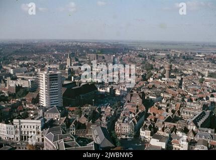 Überblick über den nordwestlichen Teil des Stadtzentrums von Utrecht, vom Domturm aus; im Vordergrund das Neudeflat und das Hauptpostamt (Neude 11). Stockfoto