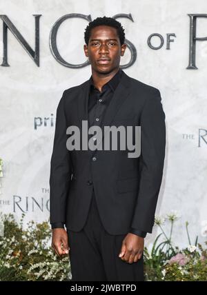 London, Großbritannien. 30. August 2022. Dam Idris hat bei der Weltpremiere von „der Herr der Ringe: Die Ringe der Macht“ im Leicester Square Gardens in London gesehen. Kredit: SOPA Images Limited/Alamy Live Nachrichten Stockfoto