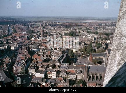 Überblick über den nördlichen Teil des Stadtzentrums von Utrecht, vom Domturm aus; im Vordergrund der Janskerkhof. Stockfoto