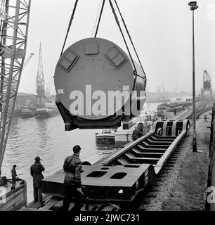 Bild der Verladung eines Silagewagens aus der N.S. Mit einem Generator in Rotterdam. Stockfoto