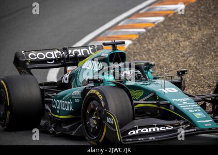 ZANDVOORT - Lance Stroll (18) Fahren mit dem Aston Martin AMR22 während des Großen Preises der Niederlande F1 auf dem Circuit Zandvoort am 4. September 2022 in Zandvoort, Niederlande. KOEN VAN WEEL Stockfoto