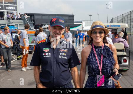 Zandvoort, Niederlande. 04. September 2022. ZANDVOORT, Niederlande., . in Zandvoort, Adrien NEWEY und Ehefrau, - Foto Copyright: Leo VOGELZANG/ATP images Credit: SPP Sport Press Photo. /Alamy Live News Stockfoto