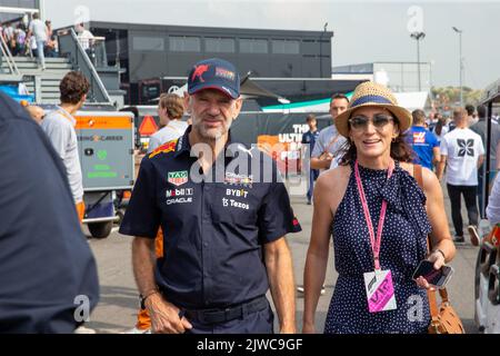 Zandvoort, Niederlande. 04. September 2022. ZANDVOORT, Niederlande., . in Zandvoort, Adrien NEWEY und Ehefrau, - Foto Copyright: Leo VOGELZANG/ATP images Credit: SPP Sport Press Photo. /Alamy Live News Stockfoto