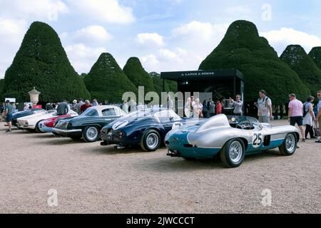 75 Jahre Ferrari-Ausstellung beim Hampton Court Concours 2022 im Hampton Court Palace London, Großbritannien Stockfoto