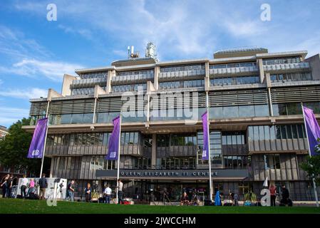 Queen Elizabeth II Centre, Westminster, London, Großbritannien. 5. September 2022. Die Medien versammeln sich im Zentrum, um die Ankündigung des neuen Parteiführers und damit des neuen Premierministers des Vereinigten Königreichs vorzubereiten. Der Gewinner ist entweder Liz Truss oder Rishi Sunak Stockfoto