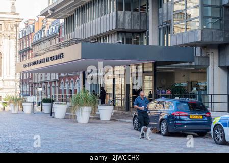 Queen Elizabeth II Centre, Westminster, London, Großbritannien. 5. September 2022. Die Medien versammeln sich im Zentrum, um die Ankündigung des neuen Parteiführers und damit des neuen Premierministers des Vereinigten Königreichs vorzubereiten. Der Gewinner ist entweder Liz Truss oder Rishi Sunak Stockfoto