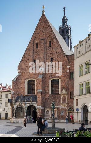 Krakau, Polen - 19. September: Kirche der hl. Barbara in Krakau, Polen am 19. September 2014. Nicht identifizierte Personen Stockfoto