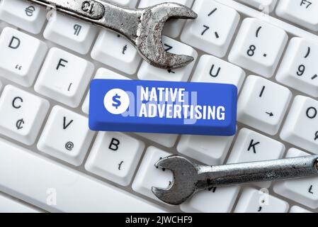 Textüberschrift mit nativer WerbungOnline-bezahlte Anzeigen entsprechen der Formularfunktion der Webseite. Business Showcase Online Paid Ads entsprechen dem Formular Stockfoto