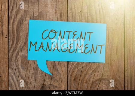 Schreiben Anzeigen von Text Content ManagementProzess, der Informationen zum Verwalten und Veröffentlichen sammelt. Business Idea Prozess, der sammelt Verwalten und Veröffentlichen Stockfoto