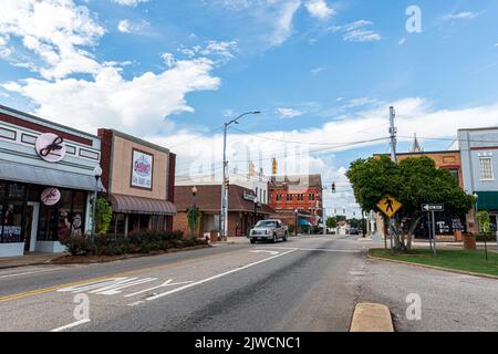 Eufaula, Alabama, USA - 13. August 2022: Hauptstraße in der historischen Innenstadt von Troy. Stockfoto