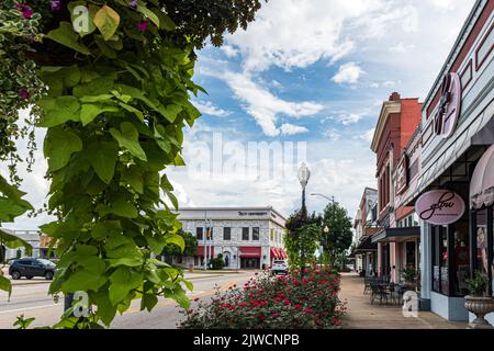 Troy, Alabama, USA - 3. September 2022: Besichtigung des Troy University Small Business Development Center von der anderen Seite des Platzes aus. Stockfoto