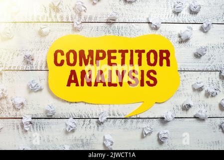 Handschriftenschild Konkurrent AnalysisBestimmen Sie die Stärke Schwäche des wettbewerbsorientierten Marktes. Wort geschrieben auf bestimmen die Stärke Schwäche von Stockfoto