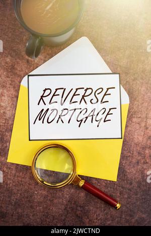 Text zeigt Inspiration Reverse Mortgageloan für Senioren ab sechziger Jahren und älter, um zurückgegeben zu werden. Business Schaufenster Darlehen für Senioren über dem Alter Stockfoto