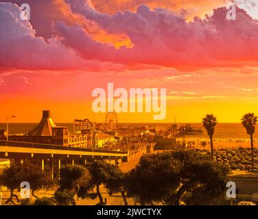 2001 HISTORISCHER SANTA MONICA PIER SANTA MONICA KALIFORNIEN USA Stockfoto